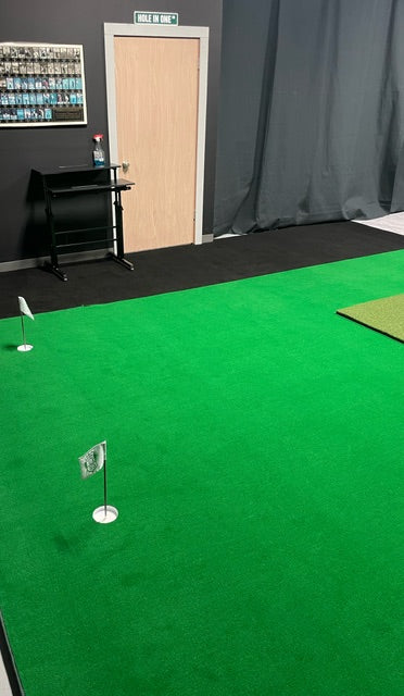 Big Moss Midnight Shadow black putting turf roll