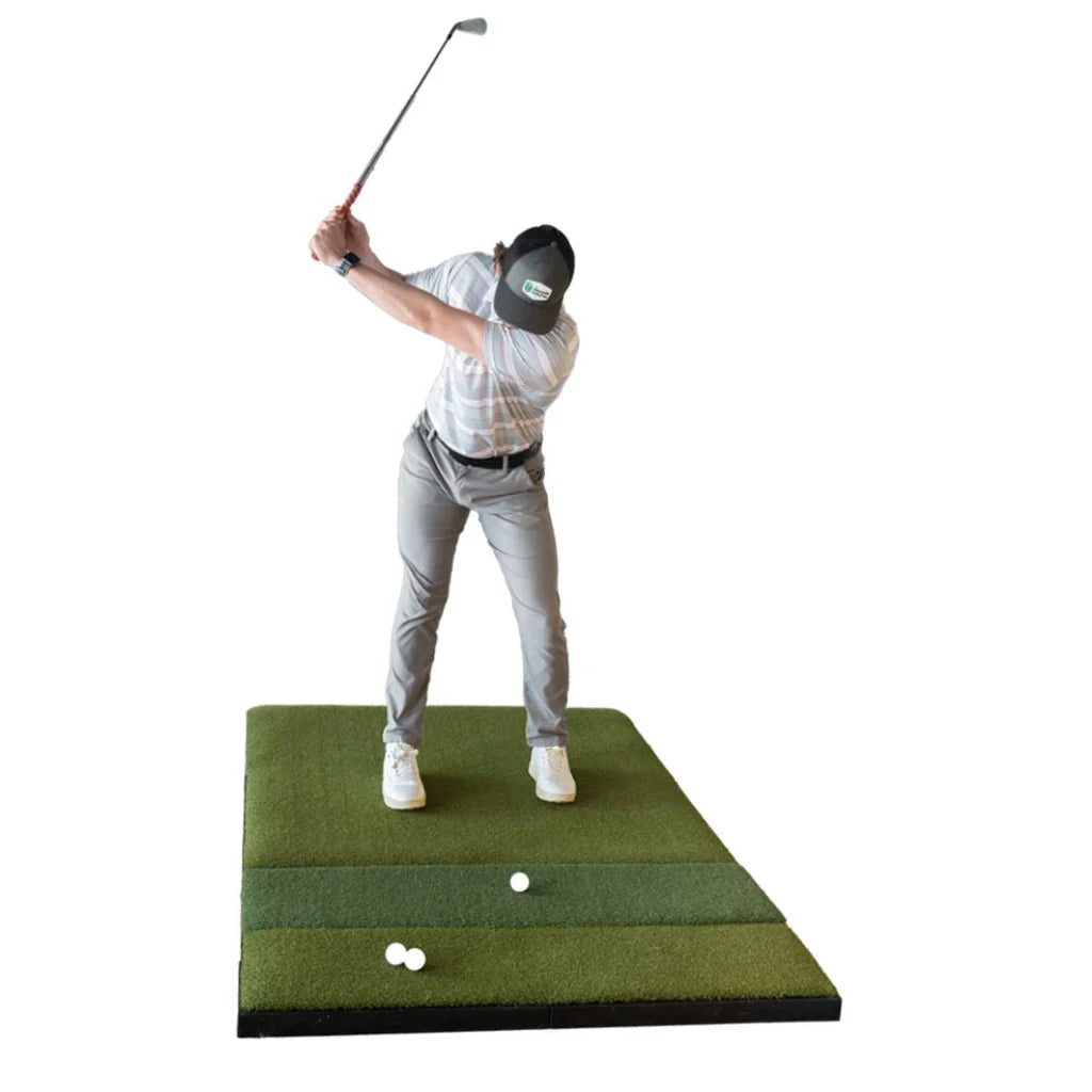 Golfer using the SIGPRO Super Softy 4' x 6' Single Sided Golf Mat