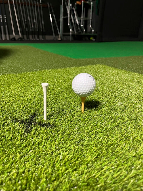 Big Moss Pure Flight Premium Hitting Strip texture and turf fiber detail
