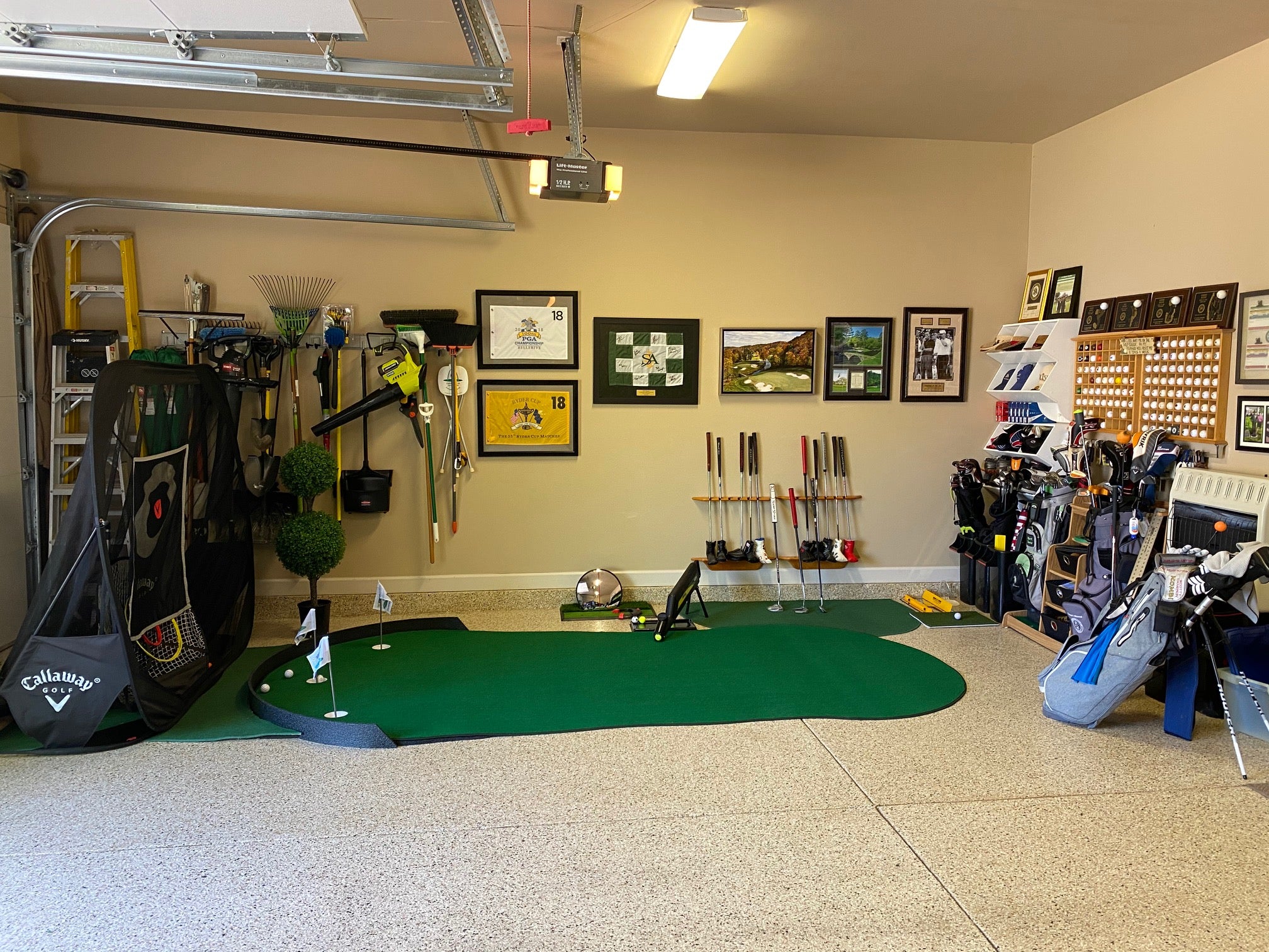 Big Moss Admiral putting green overview