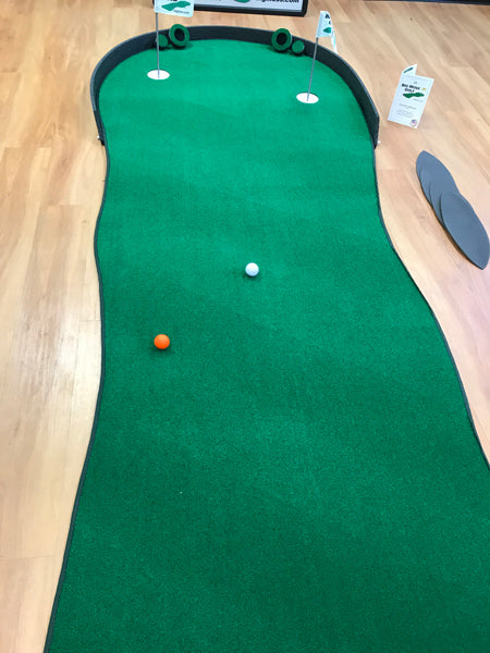 Big Moss Augusta V2 putting green in green surface color option.
