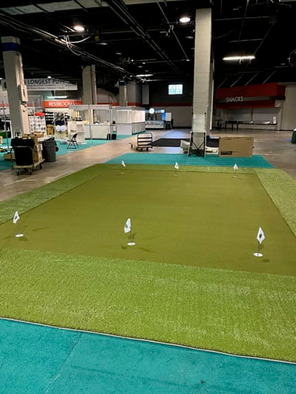 Big Moss Commander 1-Level Stand Alone putting green